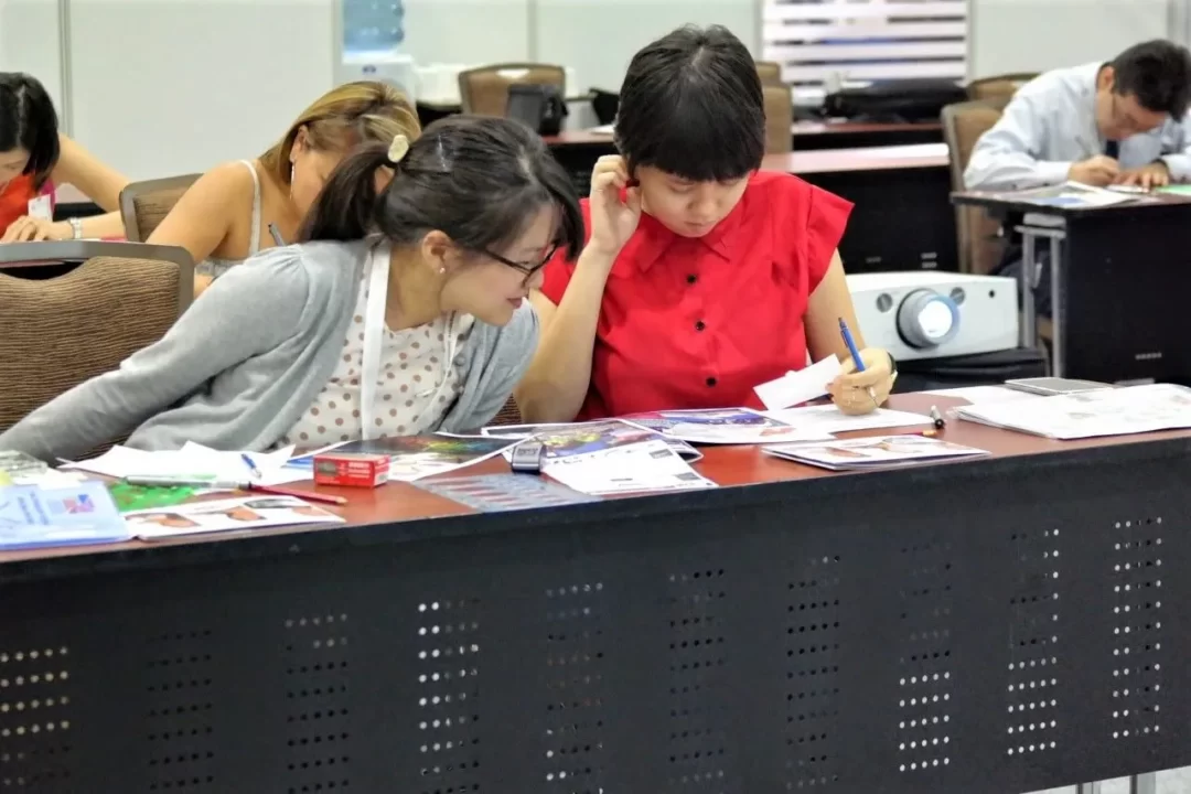 two girls in JDMIS jewellery design workshop